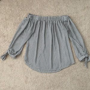 Off the shoulders polka dot top